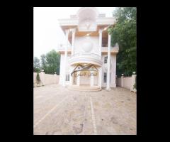 فروش کاخ ویلا تریبلکس 350 متری به همراه 450 متر زمین با استخر چهارفصل در صومعه‌سرا - تصویر 2