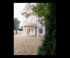 فروش کاخ ویلا تریبلکس 350 متری به همراه 450 متر زمین با استخر چهارفصل در صومعه‌سرا - تصویر 3